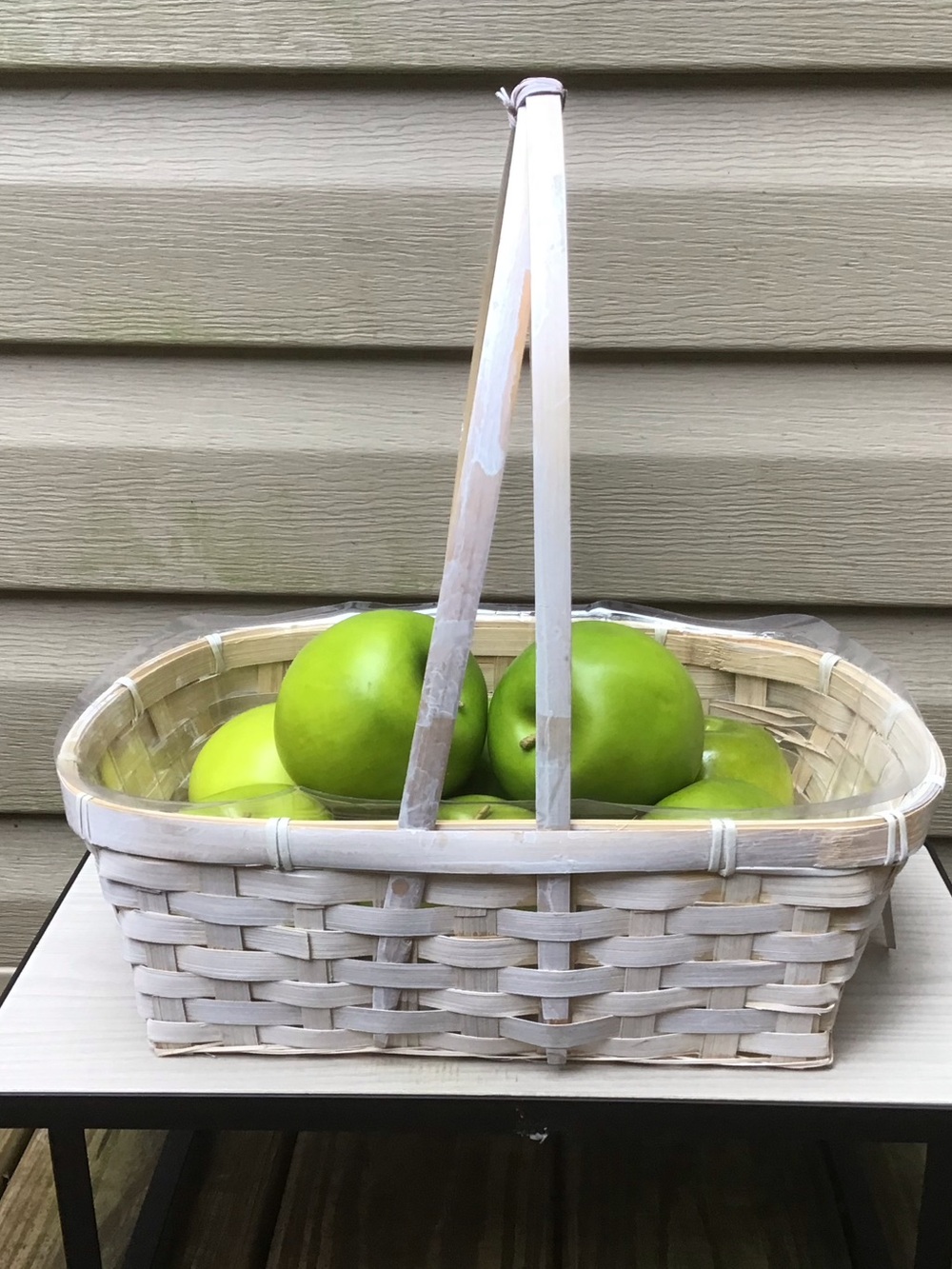 NWT White Basket w/ (8) Faux Green 🍏